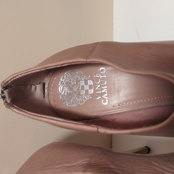 Vince Camuto, size 11, fawn - Picture 3 of 5